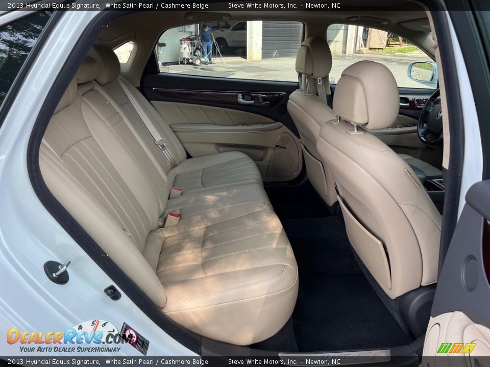 Rear Seat of 2013 Hyundai Equus Signature Photo #19