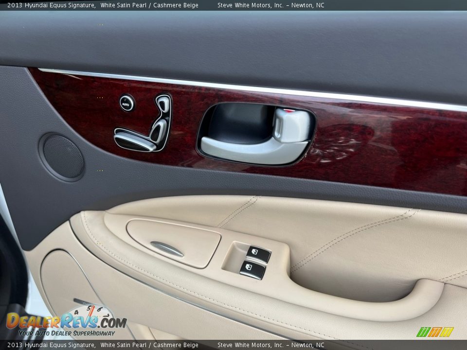 Door Panel of 2013 Hyundai Equus Signature Photo #20