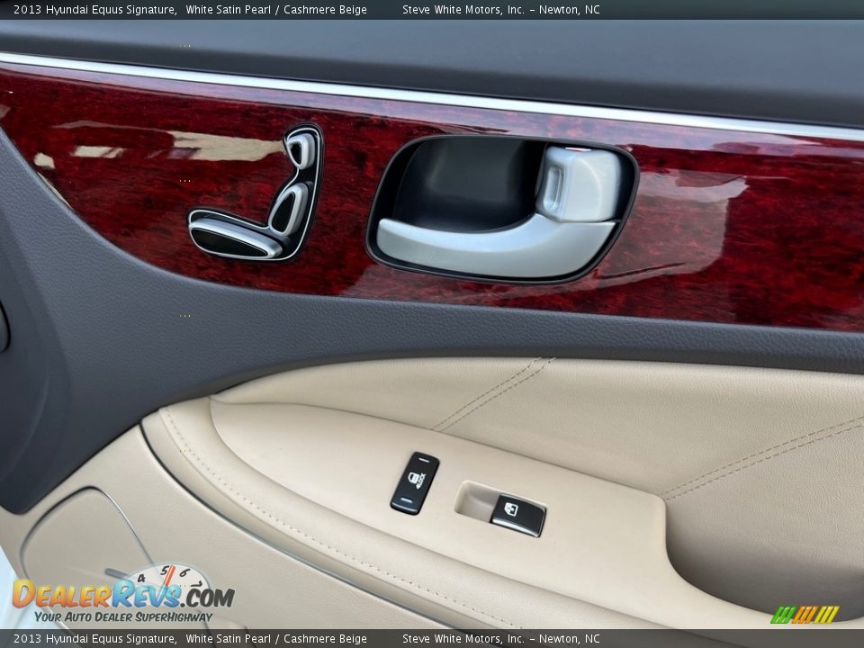 Door Panel of 2013 Hyundai Equus Signature Photo #22