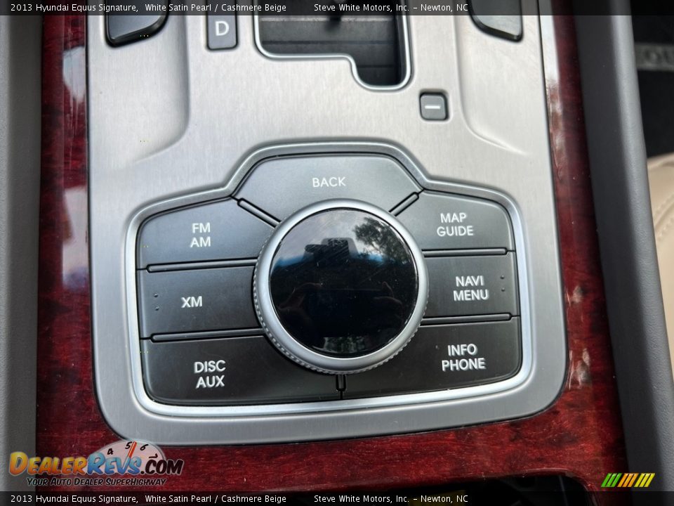 Controls of 2013 Hyundai Equus Signature Photo #33