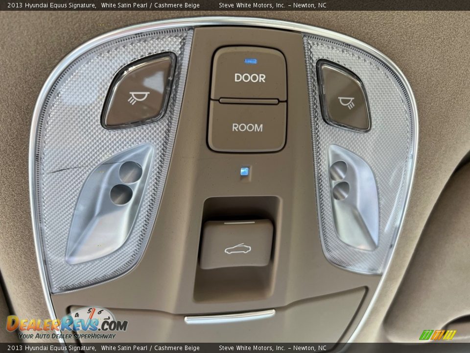 Controls of 2013 Hyundai Equus Signature Photo #36