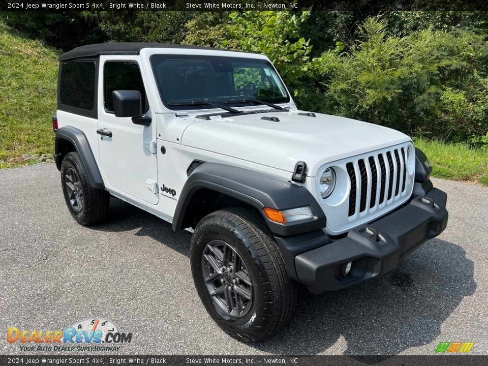 Front 3/4 View of 2024 Jeep Wrangler Sport S 4x4 Photo #4