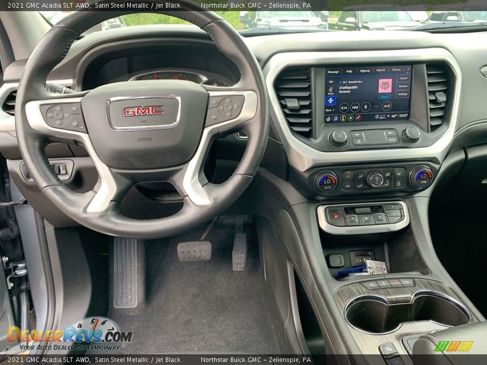 Dashboard of 2021 GMC Acadia SLT AWD Photo #15