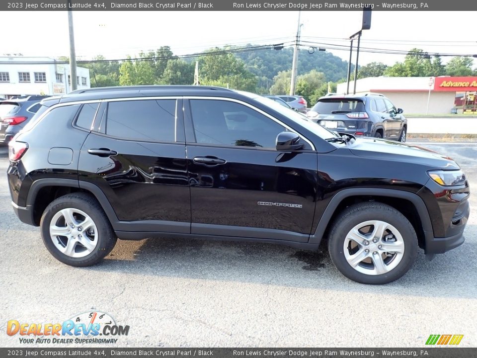 2023 Jeep Compass Latitude 4x4 Diamond Black Crystal Pearl / Black Photo #7