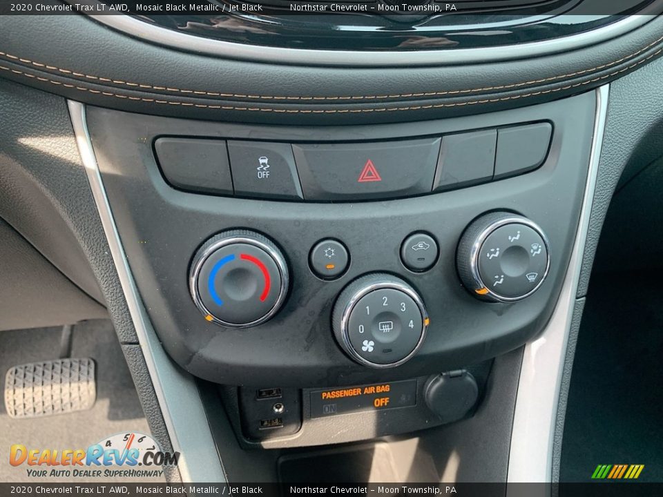 Controls of 2020 Chevrolet Trax LT AWD Photo #17