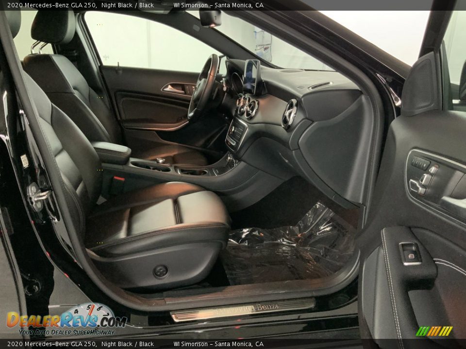 Front Seat of 2020 Mercedes-Benz GLA 250 Photo #32