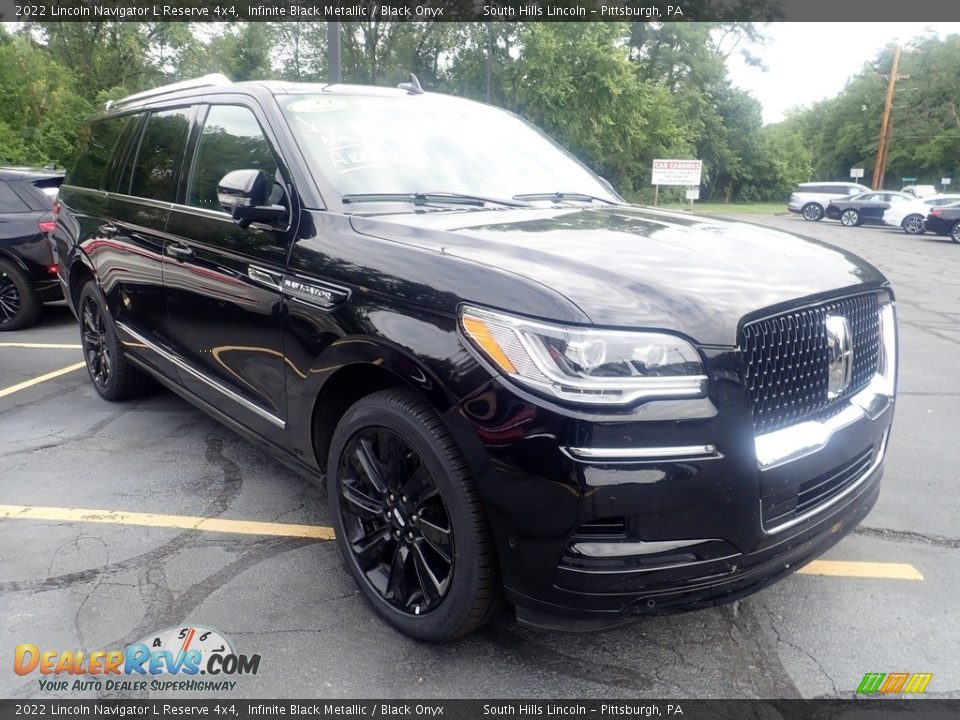 Front 3/4 View of 2022 Lincoln Navigator L Reserve 4x4 Photo #4