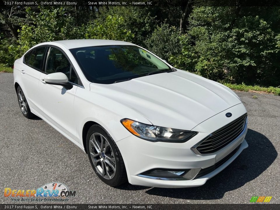 Front 3/4 View of 2017 Ford Fusion S Photo #5