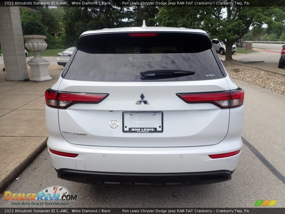 2022 Mitsubishi Outlander ES S-AWC White Diamond / Black Photo #7