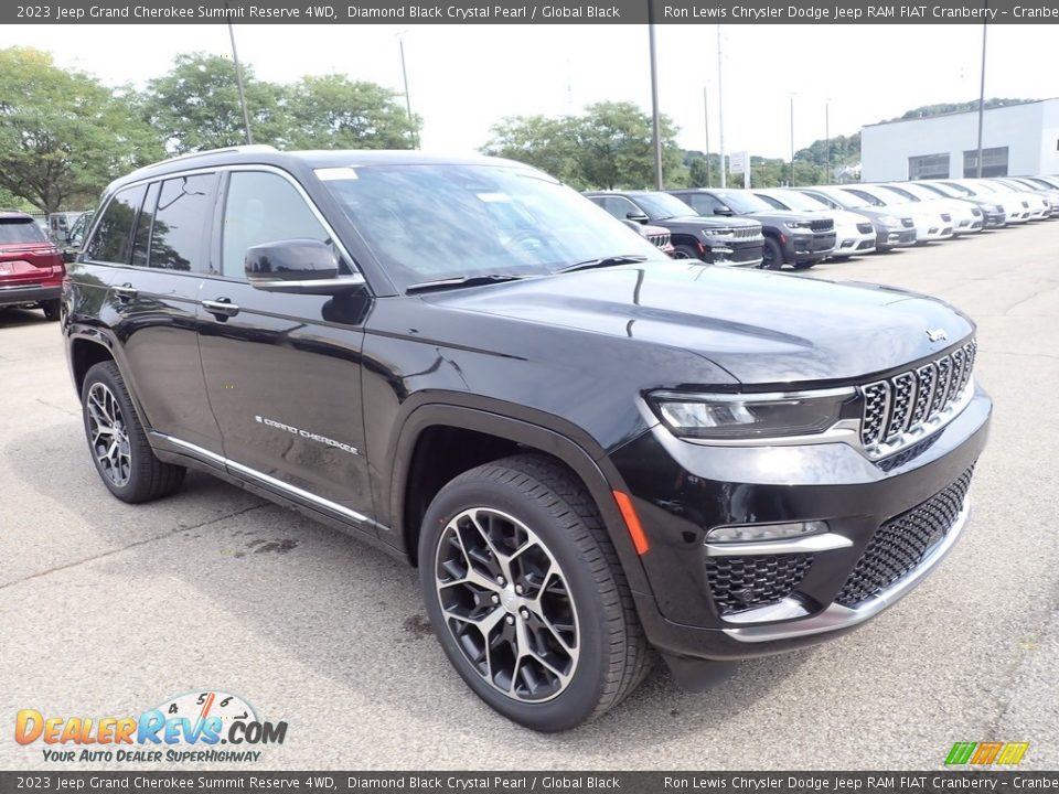 Front 3/4 View of 2023 Jeep Grand Cherokee Summit Reserve 4WD Photo #7