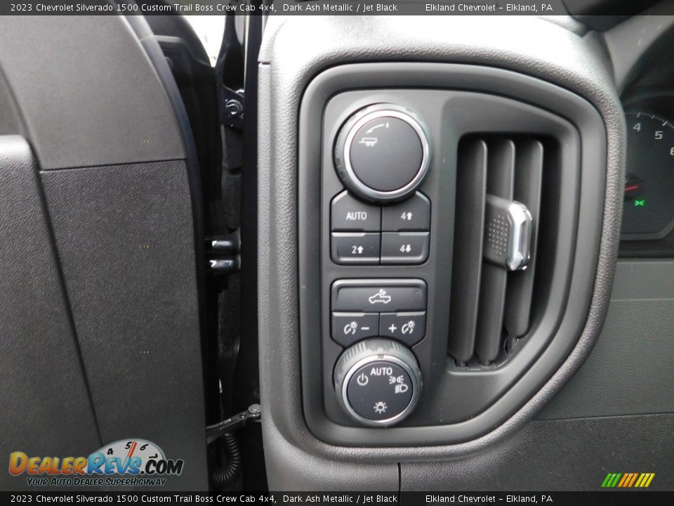 Controls of 2023 Chevrolet Silverado 1500 Custom Trail Boss Crew Cab 4x4 Photo #26