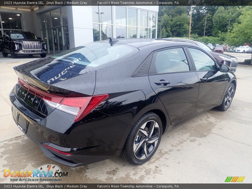 2023 Hyundai Elantra SEL Onyx Black / Medium Gray Photo #2