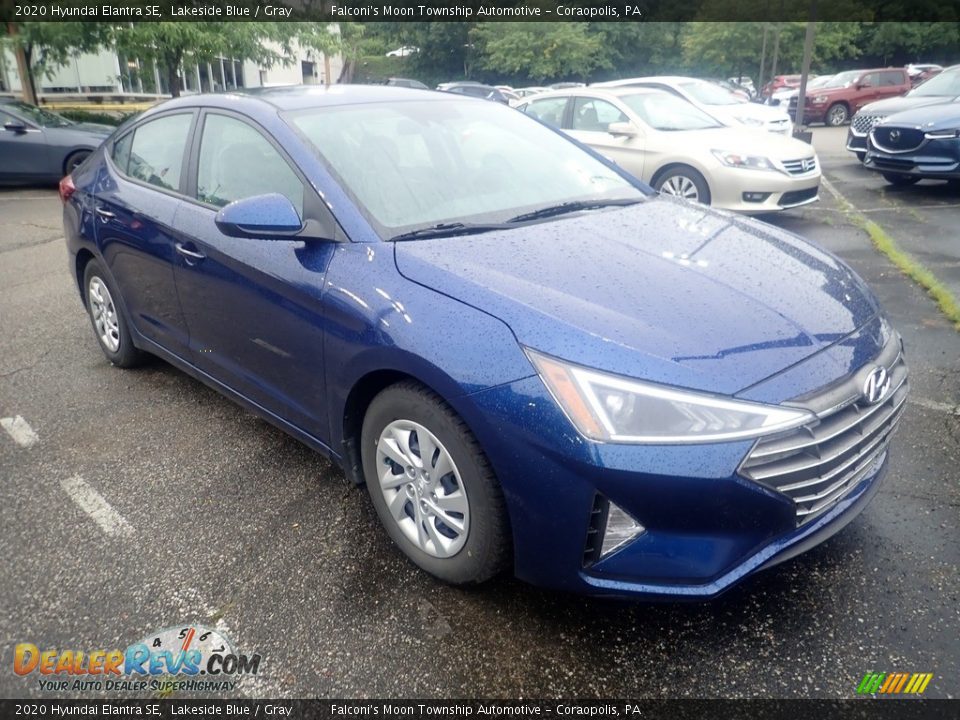 Front 3/4 View of 2020 Hyundai Elantra SE Photo #5