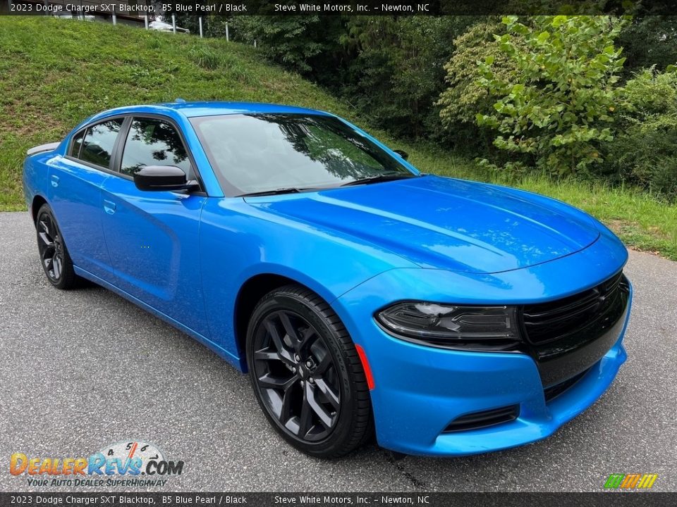 Front 3/4 View of 2023 Dodge Charger SXT Blacktop Photo #4