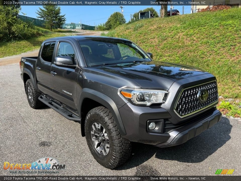 Front 3/4 View of 2019 Toyota Tacoma TRD Off-Road Double Cab 4x4 Photo #5