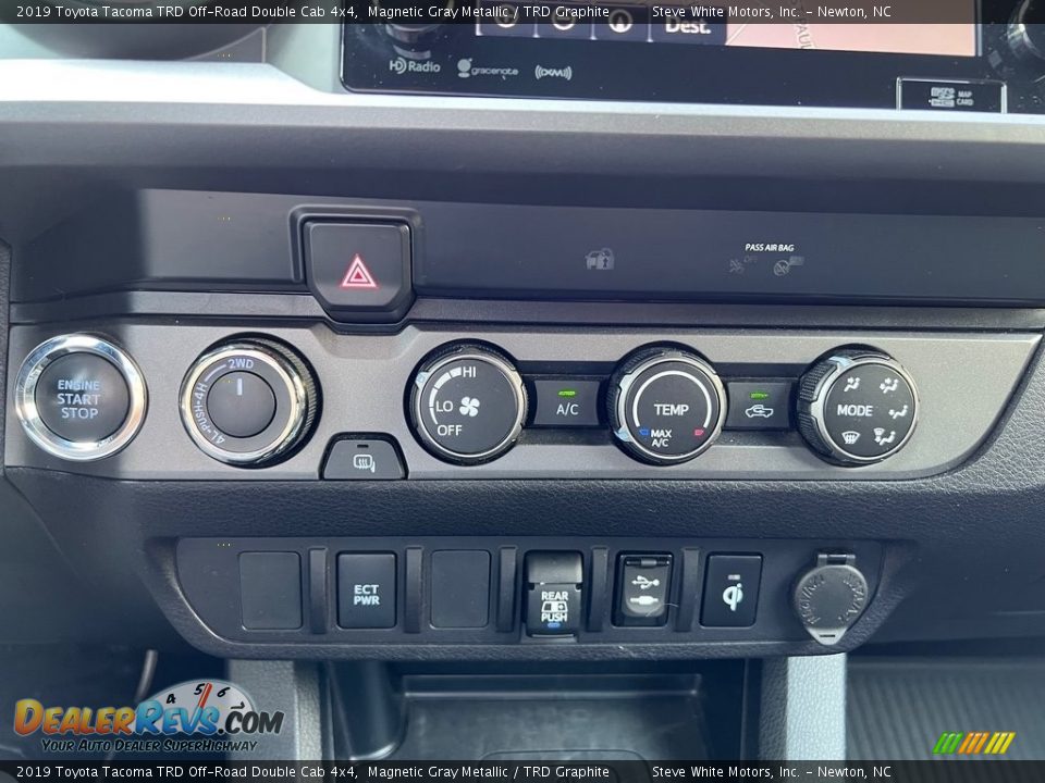 Controls of 2019 Toyota Tacoma TRD Off-Road Double Cab 4x4 Photo #25