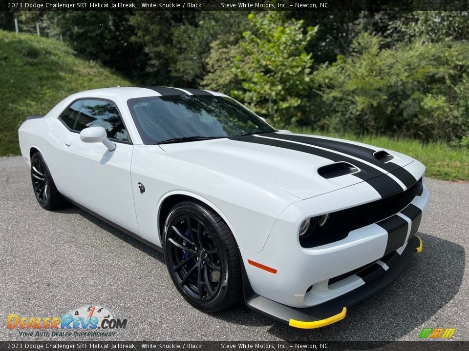 Front 3/4 View of 2023 Dodge Challenger SRT Hellcat JailBreak Photo #4