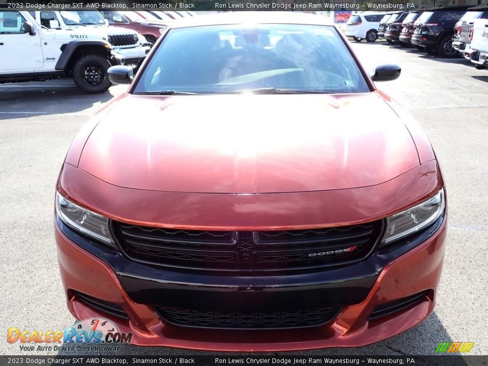 2023 Dodge Charger SXT AWD Blacktop Sinamon Stick / Black Photo #9