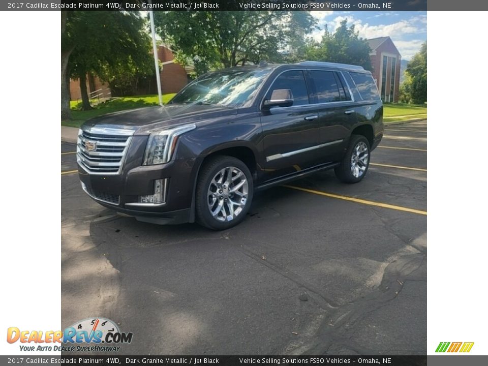 Front 3/4 View of 2017 Cadillac Escalade Platinum 4WD Photo #1