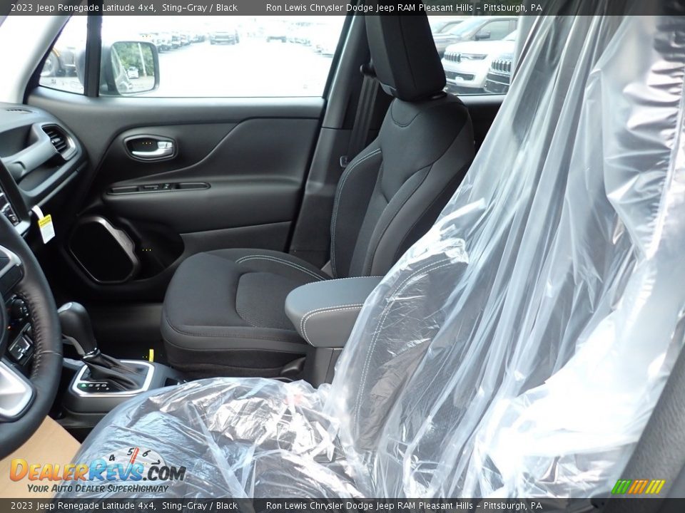2023 Jeep Renegade Latitude 4x4 Sting-Gray / Black Photo #11