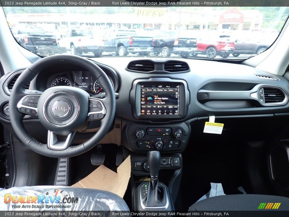 2023 Jeep Renegade Latitude 4x4 Sting-Gray / Black Photo #13