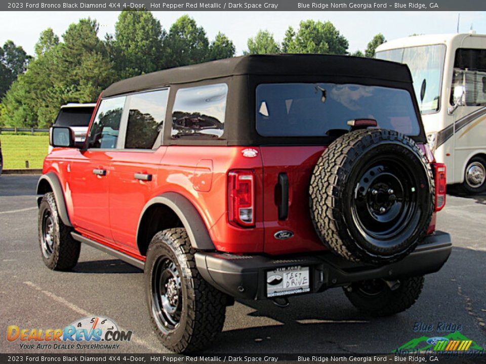2023 Ford Bronco Black Diamond 4X4 4-Door Hot Pepper Red Metallic / Dark Space Gray Photo #3