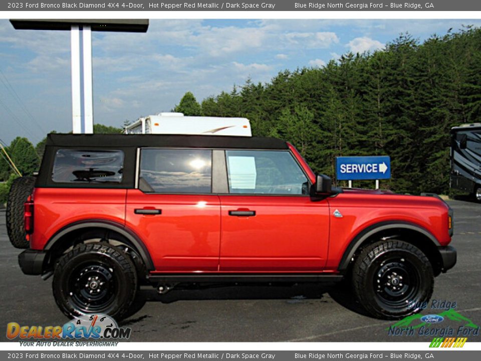 2023 Ford Bronco Black Diamond 4X4 4-Door Hot Pepper Red Metallic / Dark Space Gray Photo #7