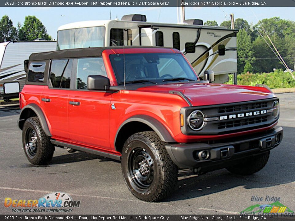 2023 Ford Bronco Black Diamond 4X4 4-Door Hot Pepper Red Metallic / Dark Space Gray Photo #8