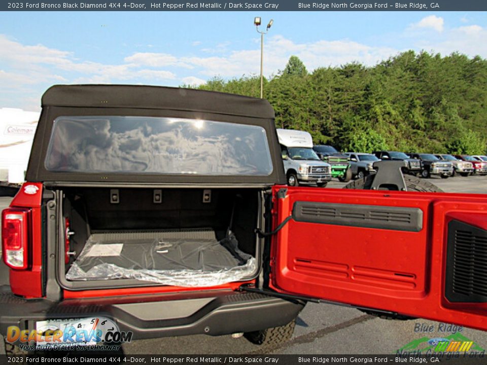 2023 Ford Bronco Black Diamond 4X4 4-Door Hot Pepper Red Metallic / Dark Space Gray Photo #14