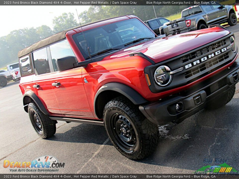 2023 Ford Bronco Black Diamond 4X4 4-Door Hot Pepper Red Metallic / Dark Space Gray Photo #27