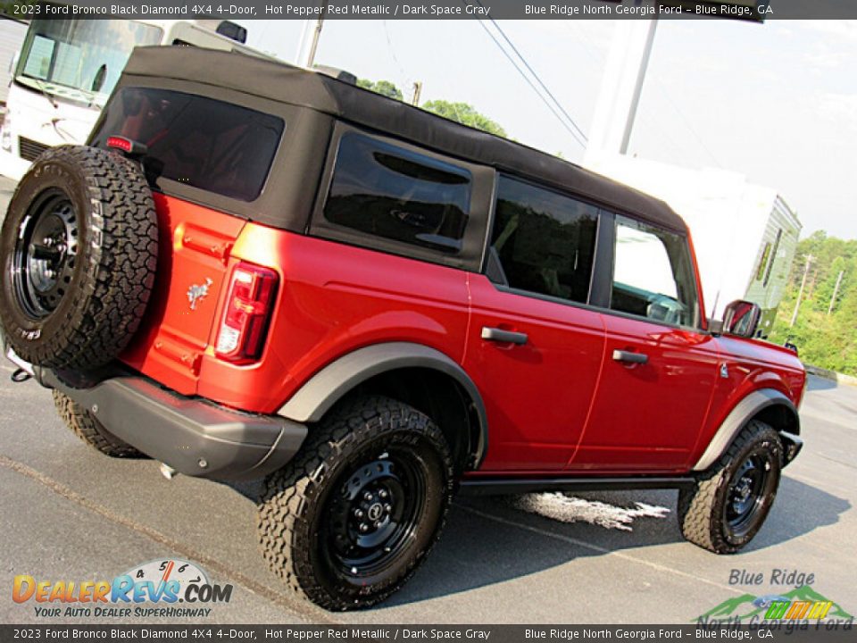 2023 Ford Bronco Black Diamond 4X4 4-Door Hot Pepper Red Metallic / Dark Space Gray Photo #28