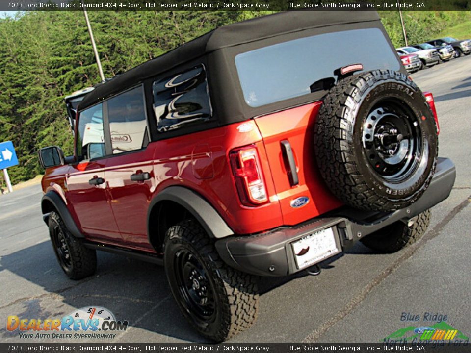 2023 Ford Bronco Black Diamond 4X4 4-Door Hot Pepper Red Metallic / Dark Space Gray Photo #29