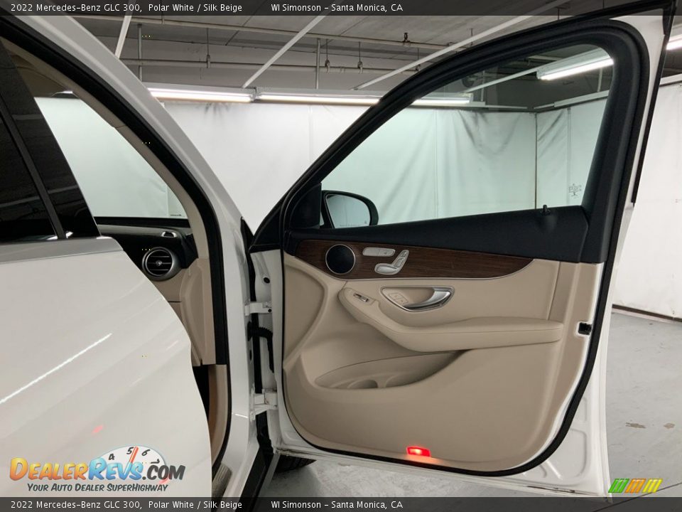 2022 Mercedes-Benz GLC 300 Polar White / Silk Beige Photo #31