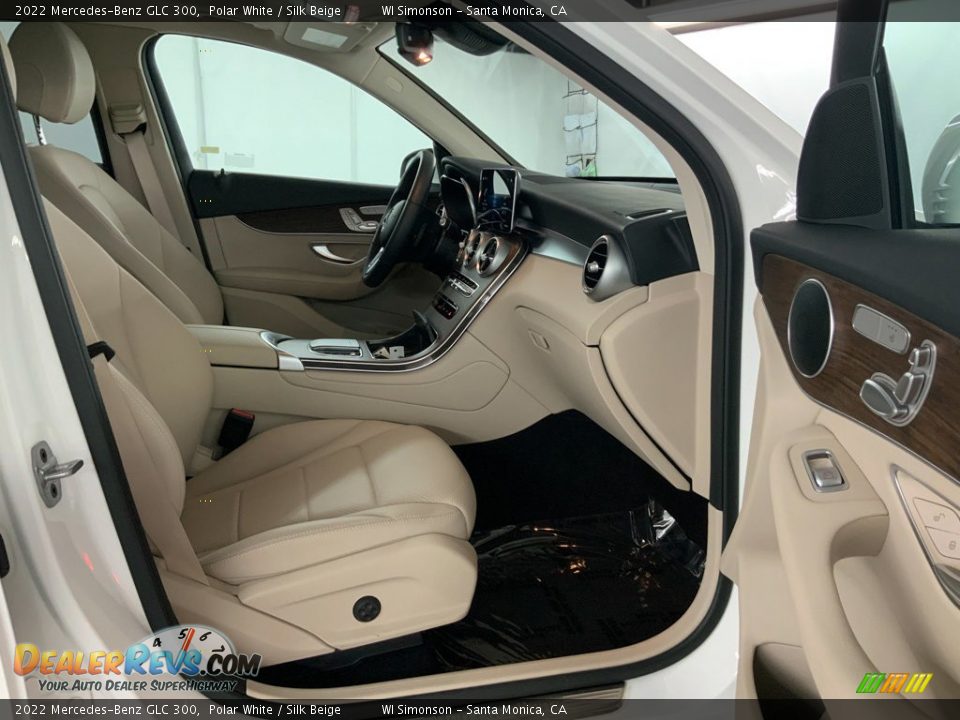 2022 Mercedes-Benz GLC 300 Polar White / Silk Beige Photo #32