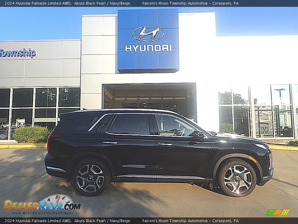2024 Hyundai Palisade Limited AWD Abyss Black Pearl / Navy/Beige Photo #1