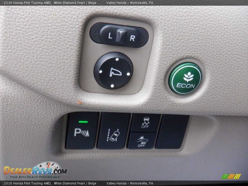 Controls of 2016 Honda Pilot Touring AWD Photo #16