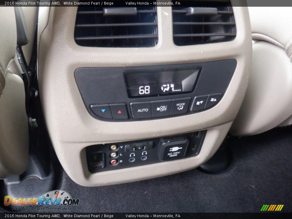 Controls of 2016 Honda Pilot Touring AWD Photo #33