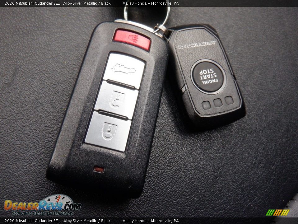 Keys of 2020 Mitsubishi Outlander SEL Photo #25
