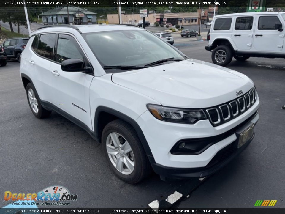 2022 Jeep Compass Latitude 4x4 Bright White / Black Photo #3