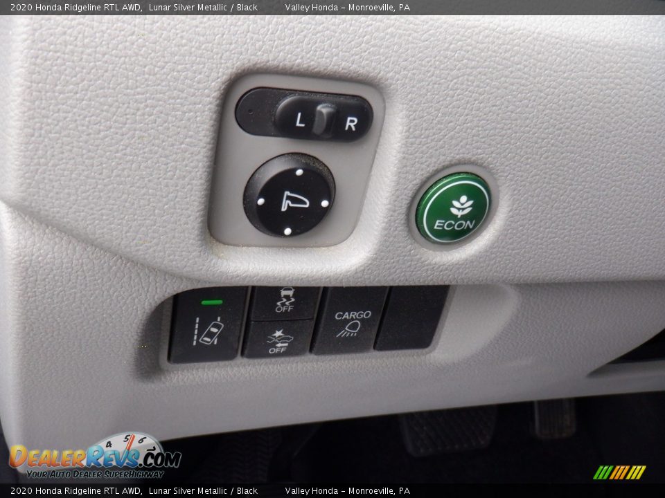 Controls of 2020 Honda Ridgeline RTL AWD Photo #14