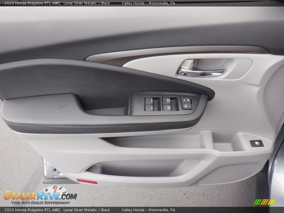 Door Panel of 2020 Honda Ridgeline RTL AWD Photo #15