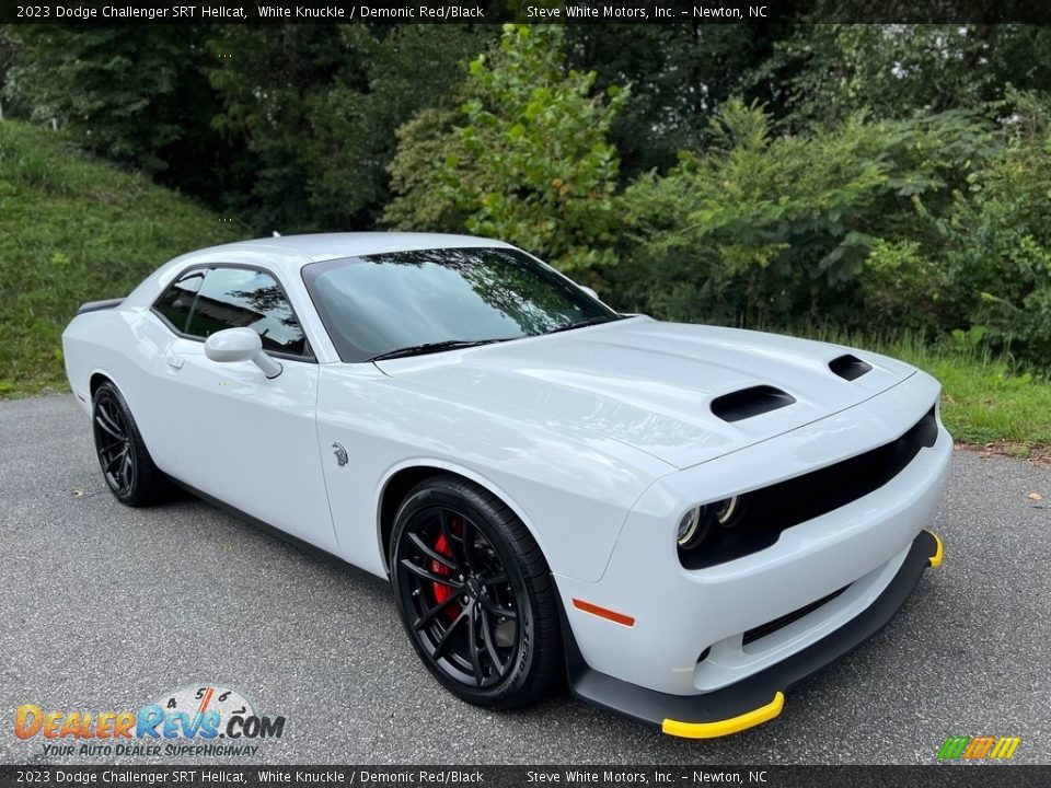 Front 3/4 View of 2023 Dodge Challenger SRT Hellcat Photo #4