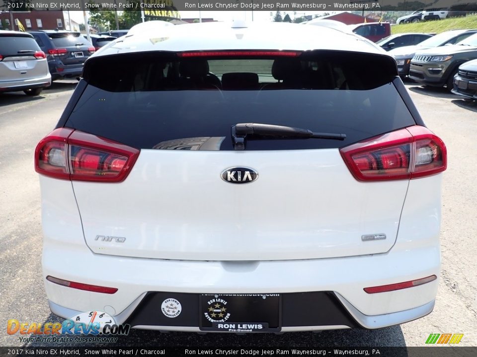 2017 Kia Niro EX Hybrid Snow White Pearl / Charcoal Photo #4