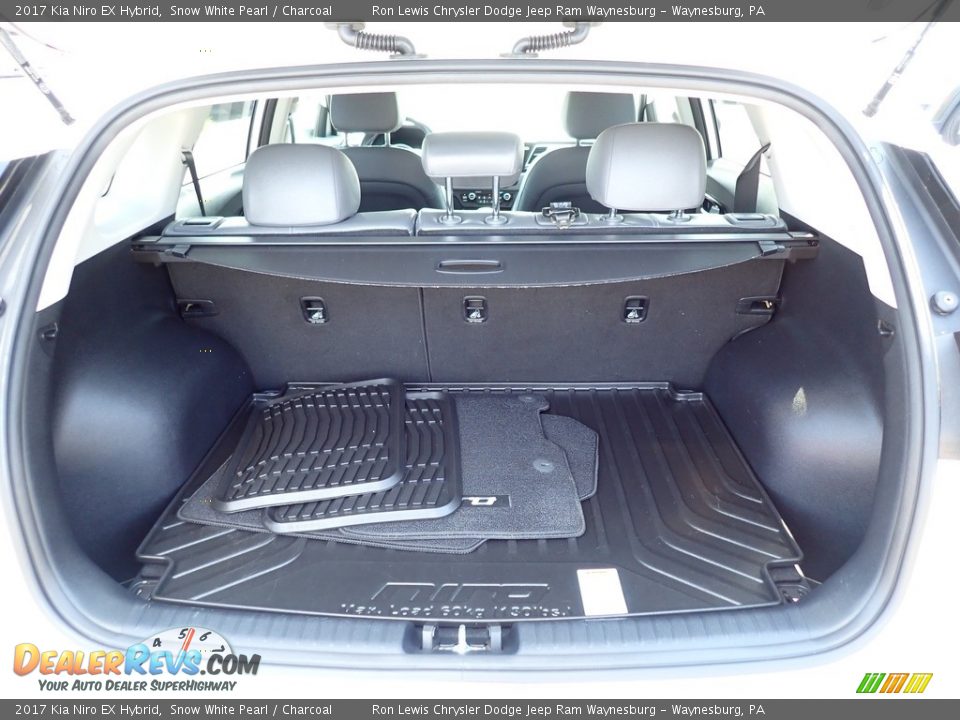 2017 Kia Niro EX Hybrid Trunk Photo #5