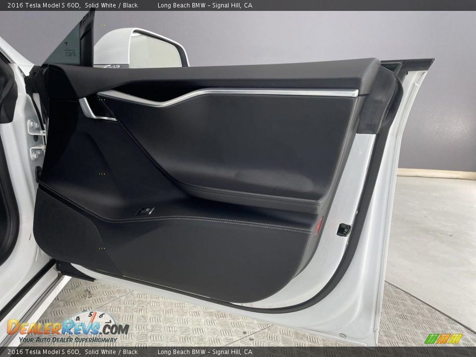 Door Panel of 2016 Tesla Model S 60D Photo #28