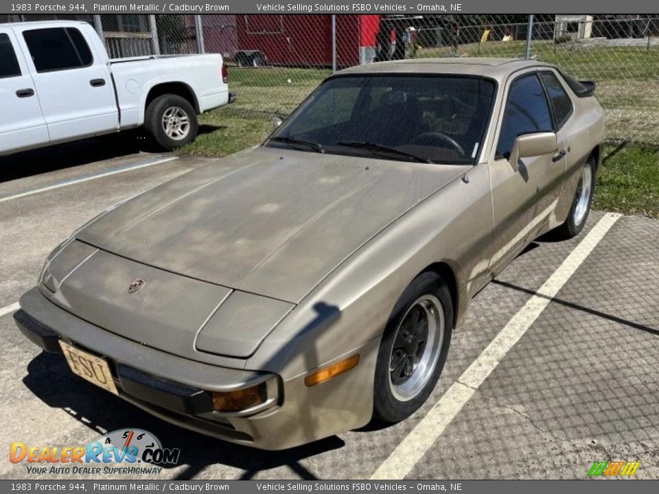 Front 3/4 View of 1983 Porsche 944  Photo #5