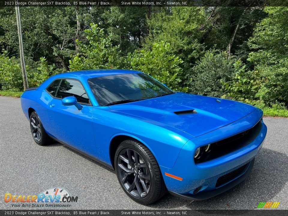 Front 3/4 View of 2023 Dodge Challenger SXT Blacktop Photo #4