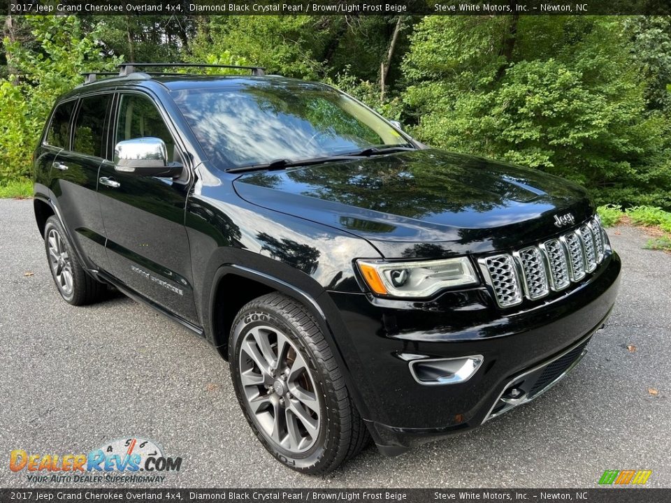 Front 3/4 View of 2017 Jeep Grand Cherokee Overland 4x4 Photo #5