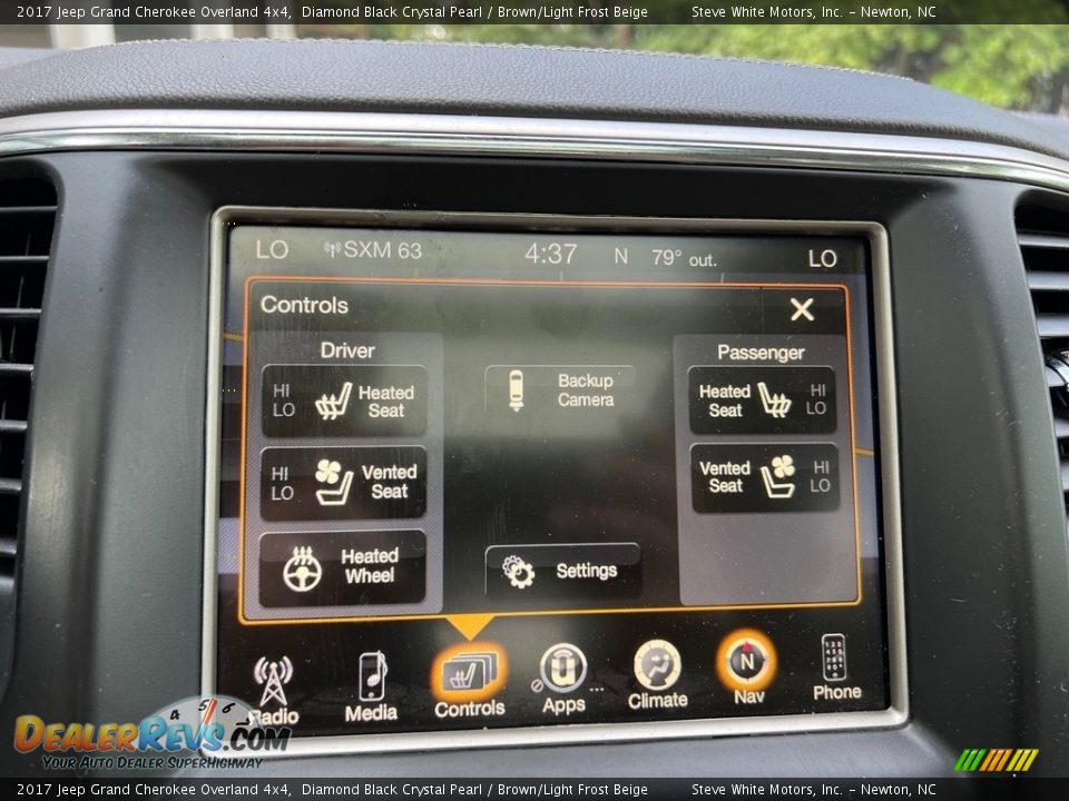 Controls of 2017 Jeep Grand Cherokee Overland 4x4 Photo #28