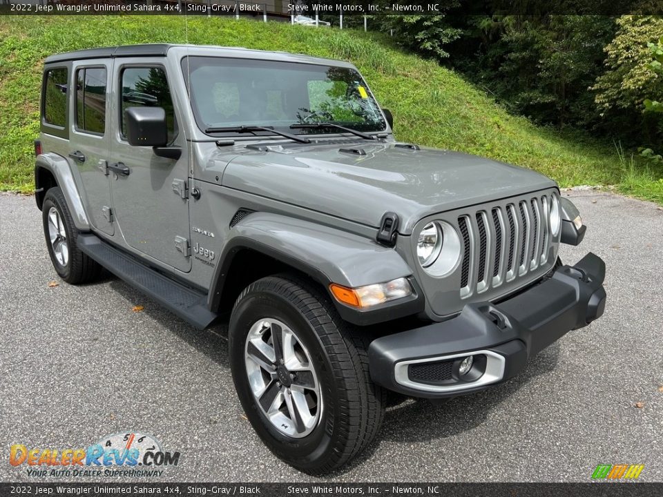 Front 3/4 View of 2022 Jeep Wrangler Unlimited Sahara 4x4 Photo #4